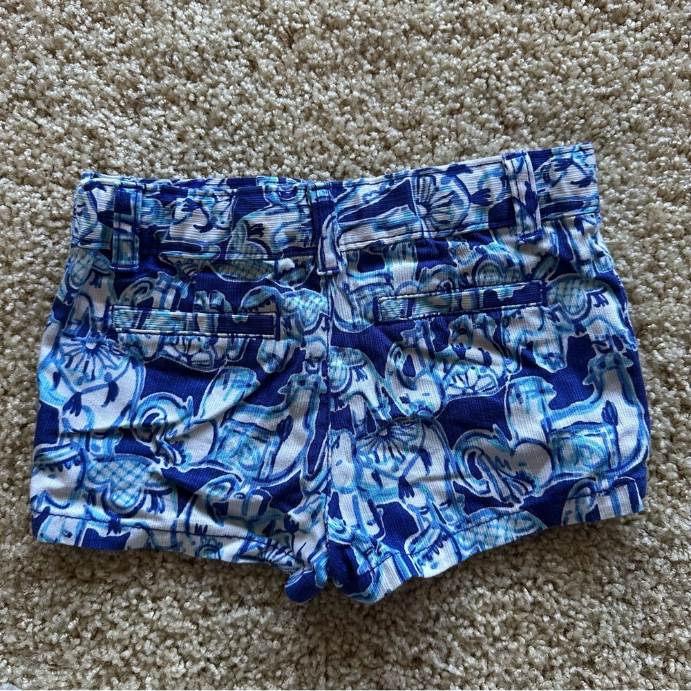 Lilly Pulitzer Blue and‎ White Kids Animal Print Shorts Size 4 - Picture 3 of 5
